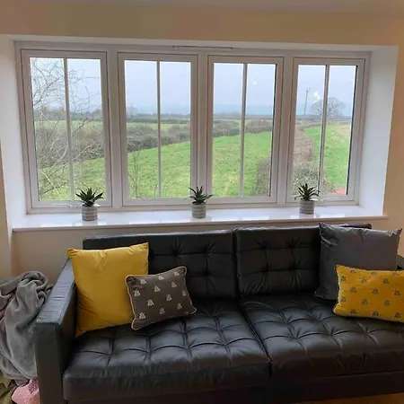 Albion Barn “sunset View” Apartment Bristol